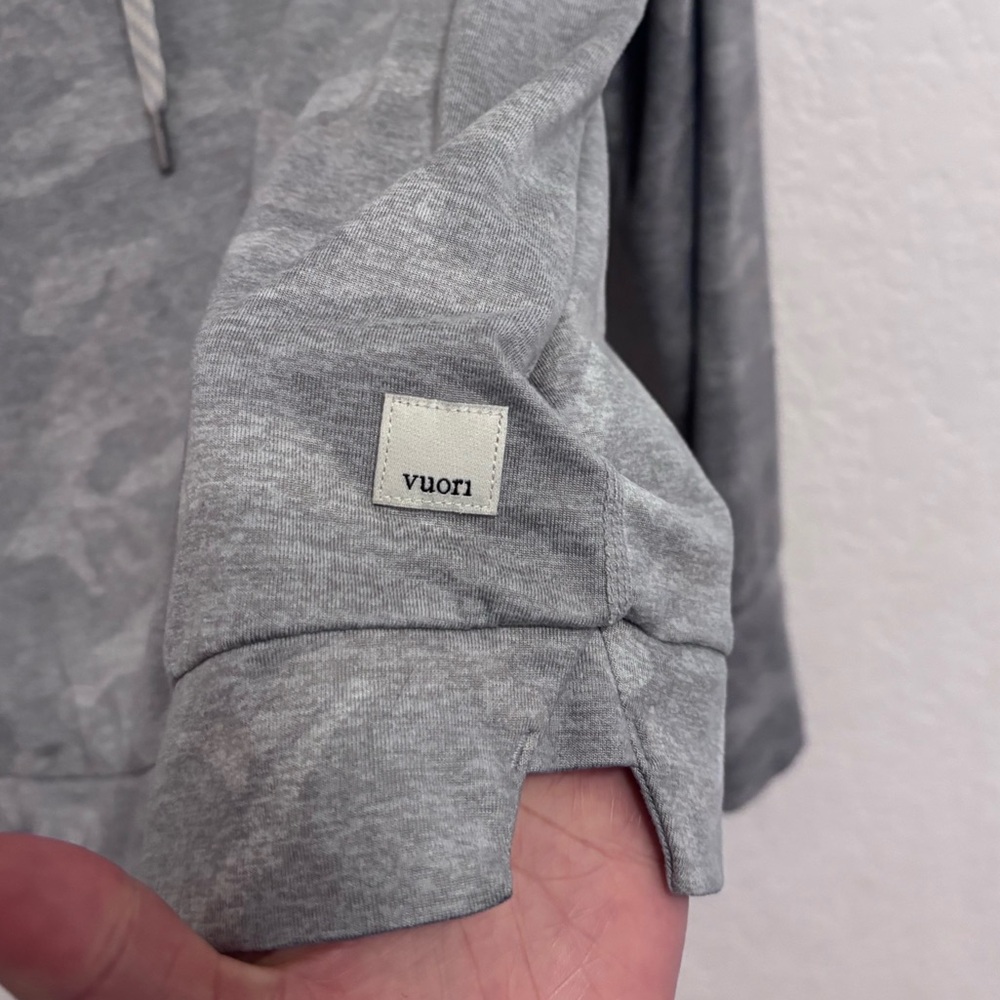 Vuori halo essential hoodie - Picture 2 of 6